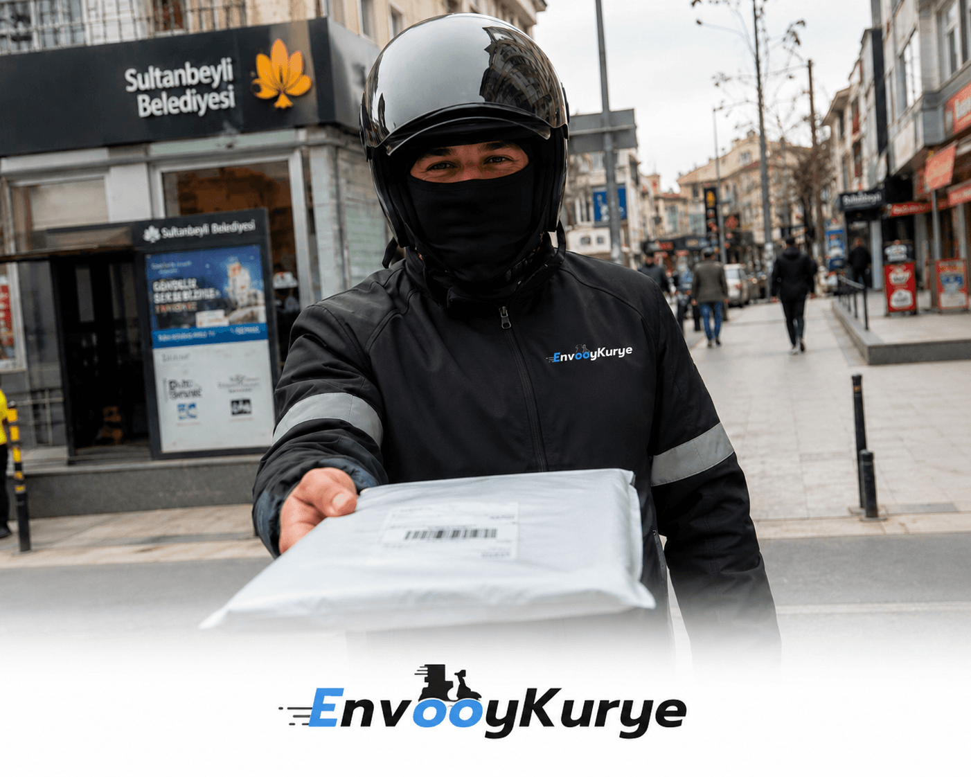 Sultanbeyli TEM bağlantısı ve site çevresinde paket teslimatı yapan Envoy Kurye ekibi