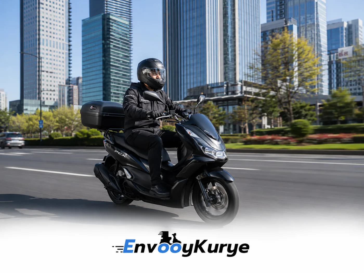 Ataşehir Finans Merkezi ve Kozyatağı çevresinde kurumsal evrak teslimatı yapan Envoy Kurye ekibi